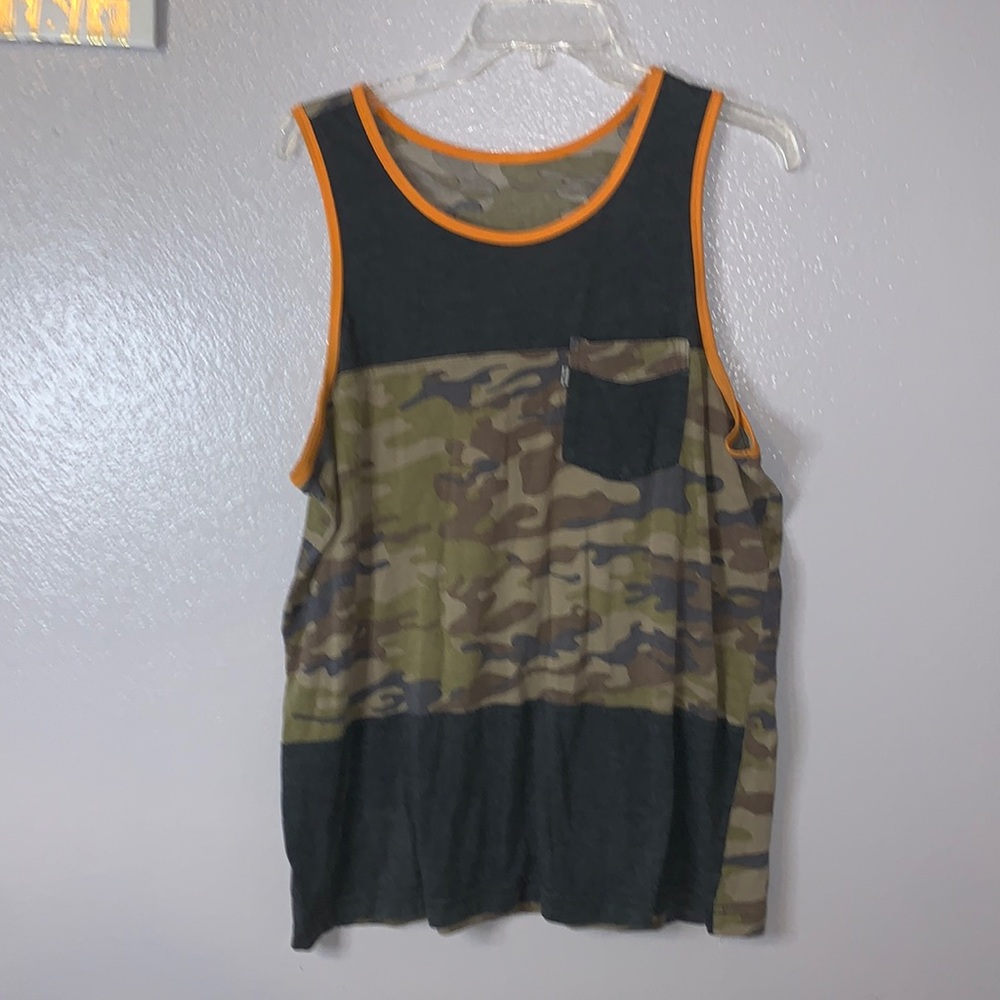 Levi’s camo men’s small pocket tank top